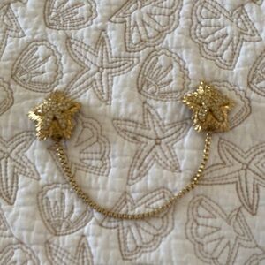 Vintage midcentury Gold tone Floral starfish Chain Sweater Clips - Women Jewelry